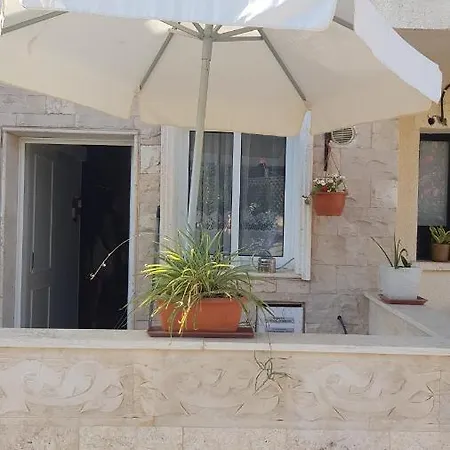 Apartment Isabella Court Townhouse Near Venus And Lidl