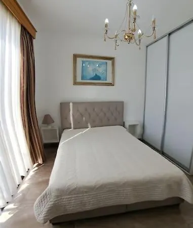 Isabella Court Townhouse Near Venus And Lidl Apartamento Paphos